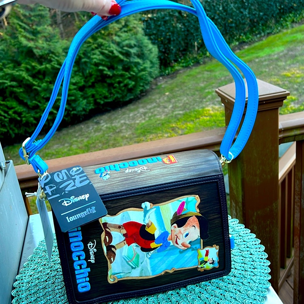 NWT Loungefly Disney Classic Books Pinocchio Convertible Crossbody. Unique.